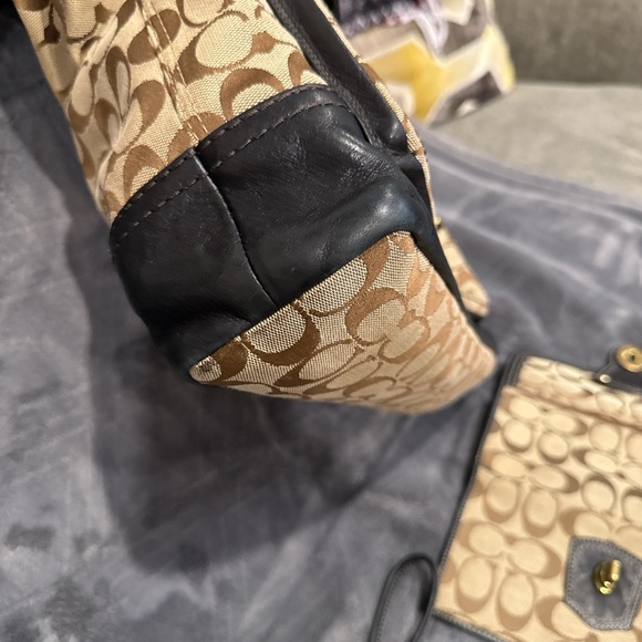 Coach Legacy Gigi Canvas Tote w/ Matching Wristlet & Wallet - Picture 5 of 16